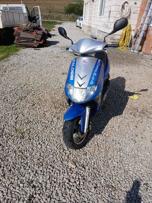 Vând scuter kimco 80cc cu acte