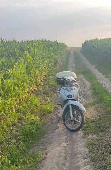 Vând scuter aprilia scarabeo de 100cc