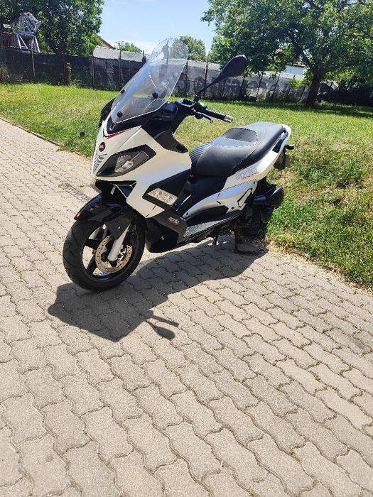 Aprilia sr max 300 2016