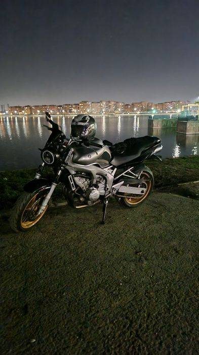 Yamaha fz6 S 2004 pregătită pentru sezon.