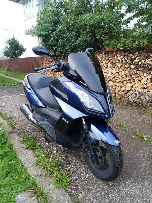 Vând maxiscuter Kymco Downtown 125cc
