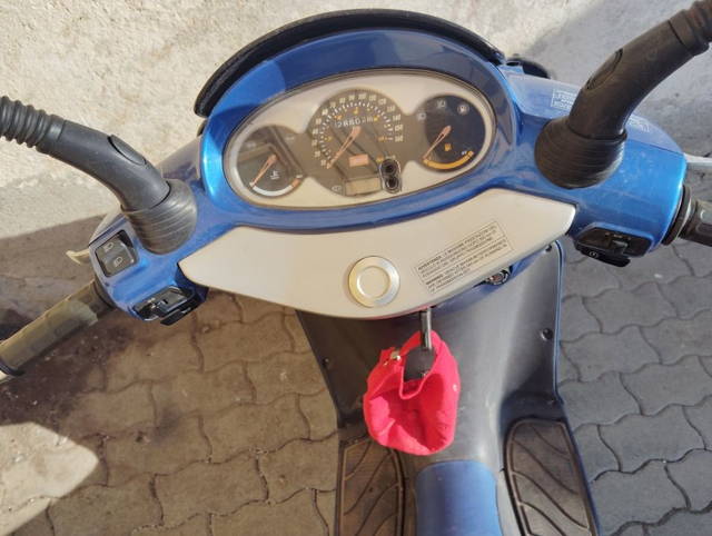 Scuter aprilia leonardo