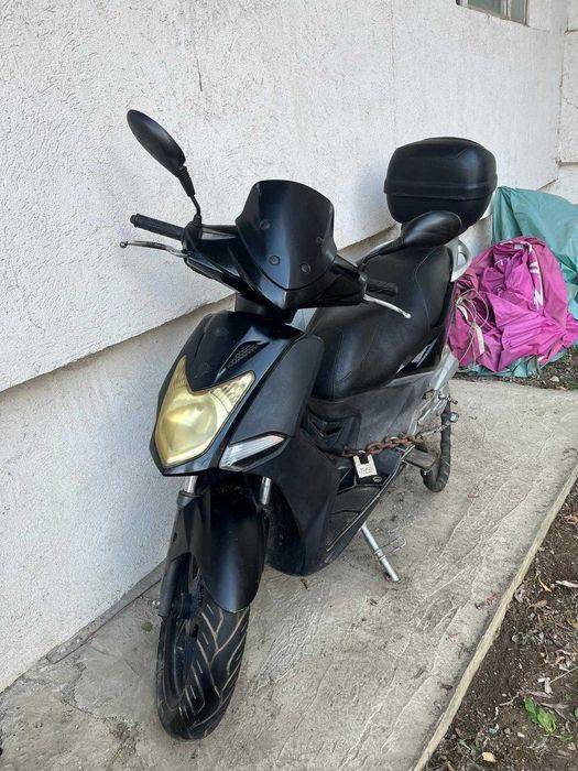 Vând scuter in bună stare.