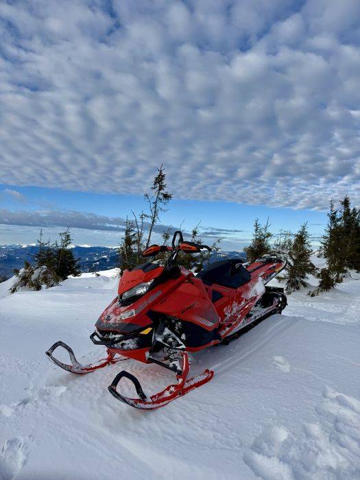 Snowmobil ski doo summit X 850 2019