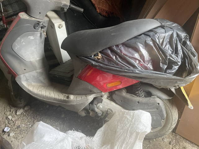 Scuter Piaggio Zip 50 – Pornește, stare bună, 2002