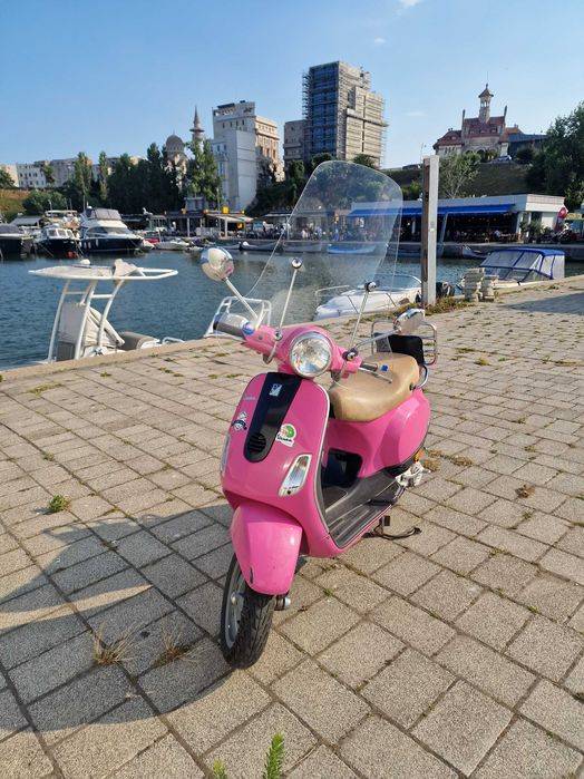 Piaggio Vespa LX50 PINK