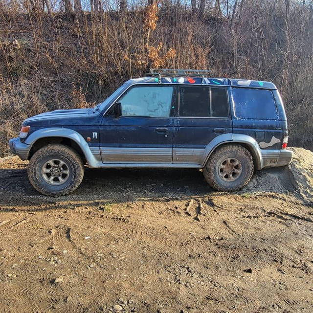 Mitsubishi Pajero 2.8 autoutilitara vând schimb cu atv
