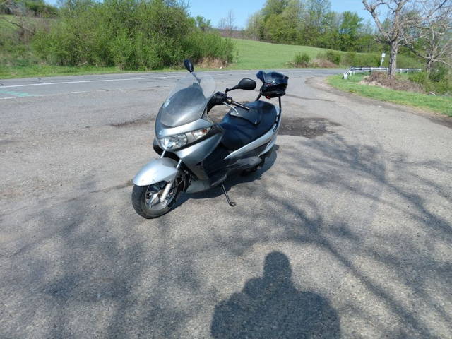 Vand suzuki burgman 125 cm,acte valabile pana in februarie 2026,