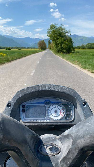 Vând scuter kinco 200i nu are acte motorul mere perfect