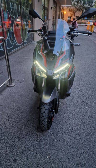 Motor scuter adventure Daytona virtus 125 cc. Permis categ B.