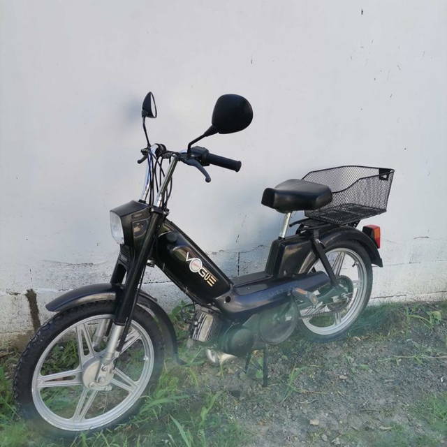 Vând moped peugeout vogue 103.