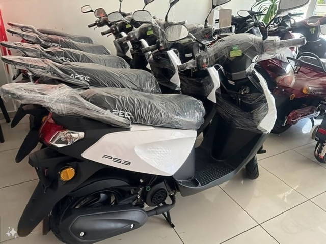 Inchiriez scutere livrari / Scooters for rent Glovo, Tazz, Bolt