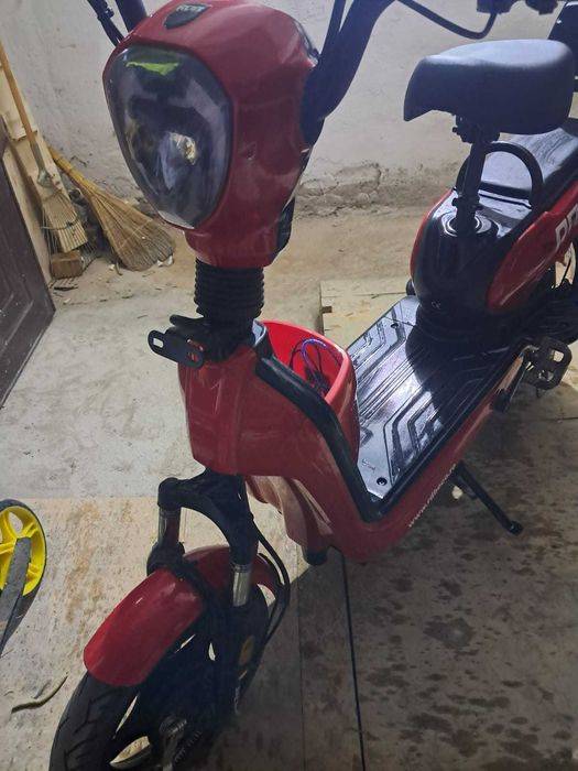 scuter electric ( cu pedale)  fara permis