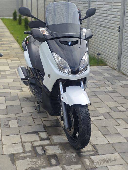 Vând Yamaha X max sau schimb cu motocicleta Yamaha 600cm