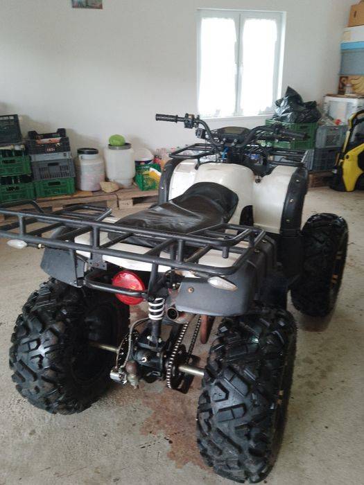 De vânzare ATV forte puține utilizat an stare bună de funcționare