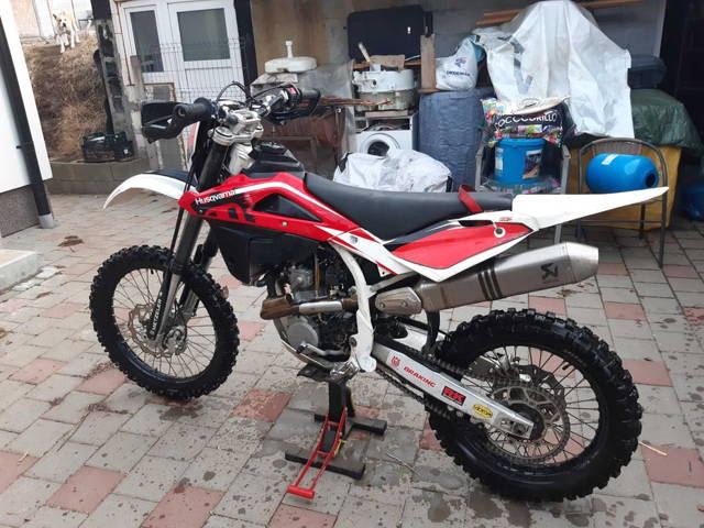 Moto Husqvarna TE 310 din 2011 Enduro L3e