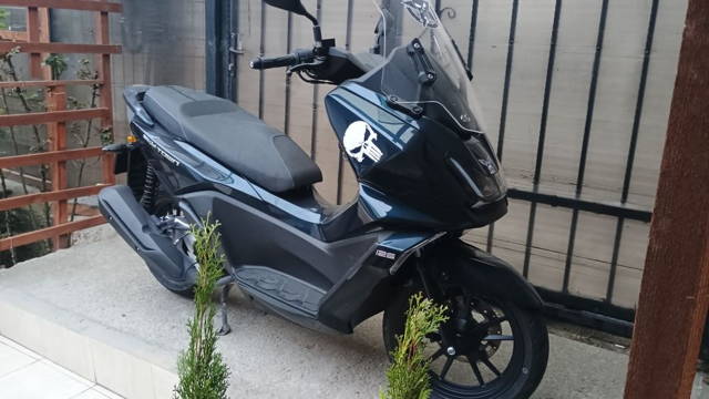 Vând scuter Kymco Skytown 125, ca nou