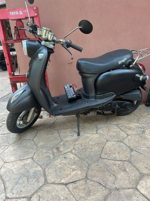 Scuter AGM fara permis