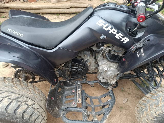 Vând ATV KYMCO DE 300cc ,și cu roți de schimb