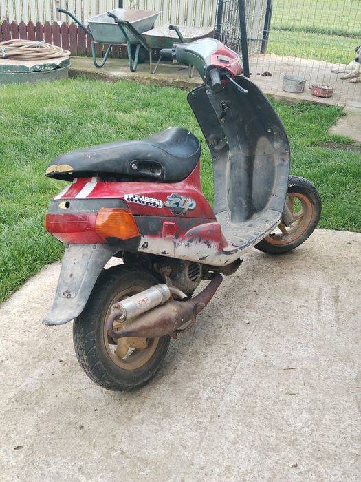 Vând sau schimb scuter piaggio zip motor 70cc dețin acte