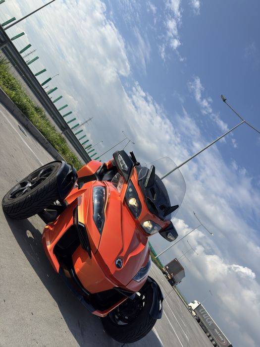 Schimb Can-Am spyder RT 2023  limited edition 120CP (casco+garantie)