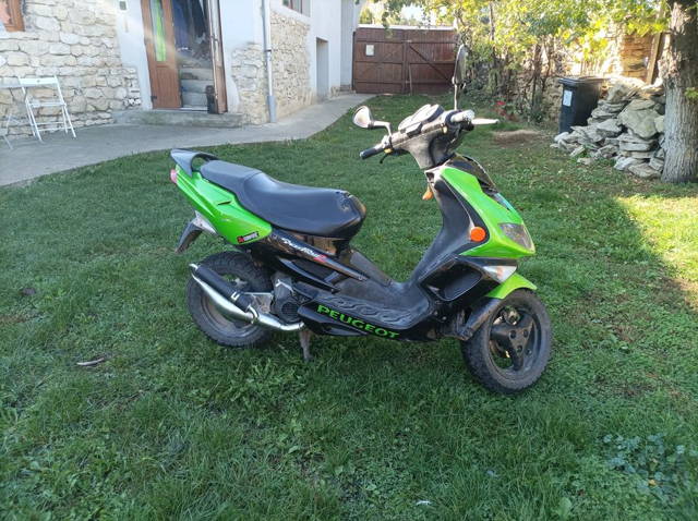 Vând Peugeot SpeedFight 2.