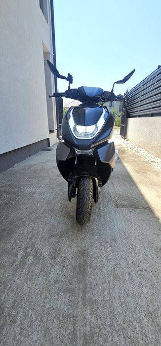 Scuter electric CF Moto Zeeho AE8S+ '24

CFMOTO ZEEHO AE8S+ '24