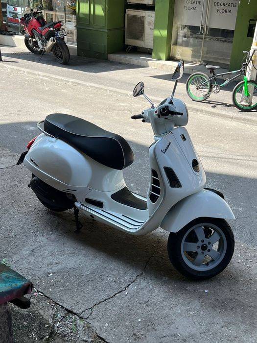 Piaggio Vespa 250 GTS