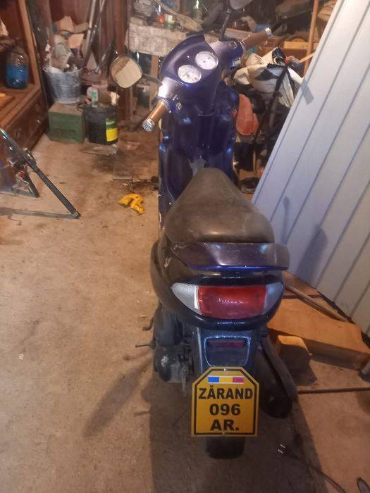 Vând scuter cu acte în regulă