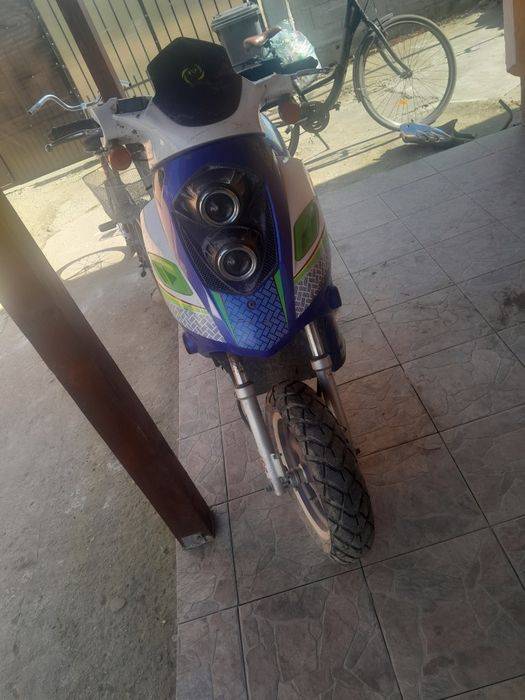 Vand scuter am si ceva acte pe iel motor de 50 cc 4t