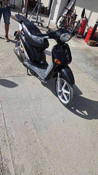 Scuter 49 cc / 125 cc pentru delivery