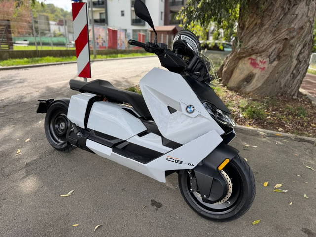 BMW CE04 electric 2024 (nivel maxim de echipare) scuter/motocicleta