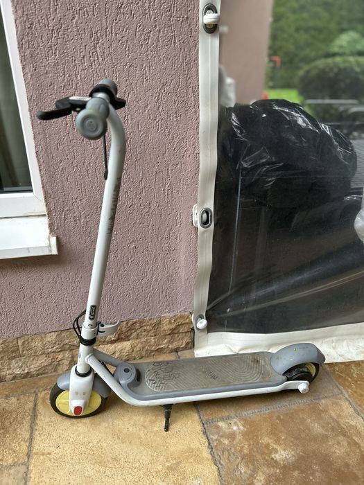 Vand trotineta electrica varsta max 12 ani