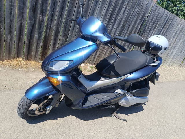 Scuter Yamaha  125 cmc