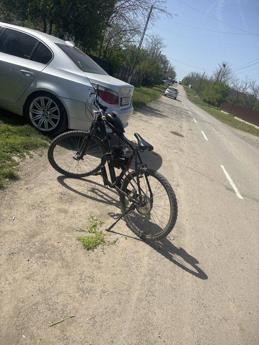 Vând bicicleta cu motor 80cc Impecabila