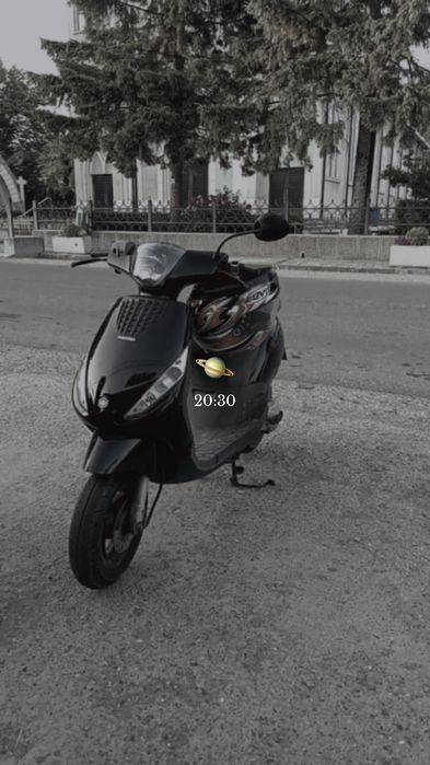 Vând piaggio zip