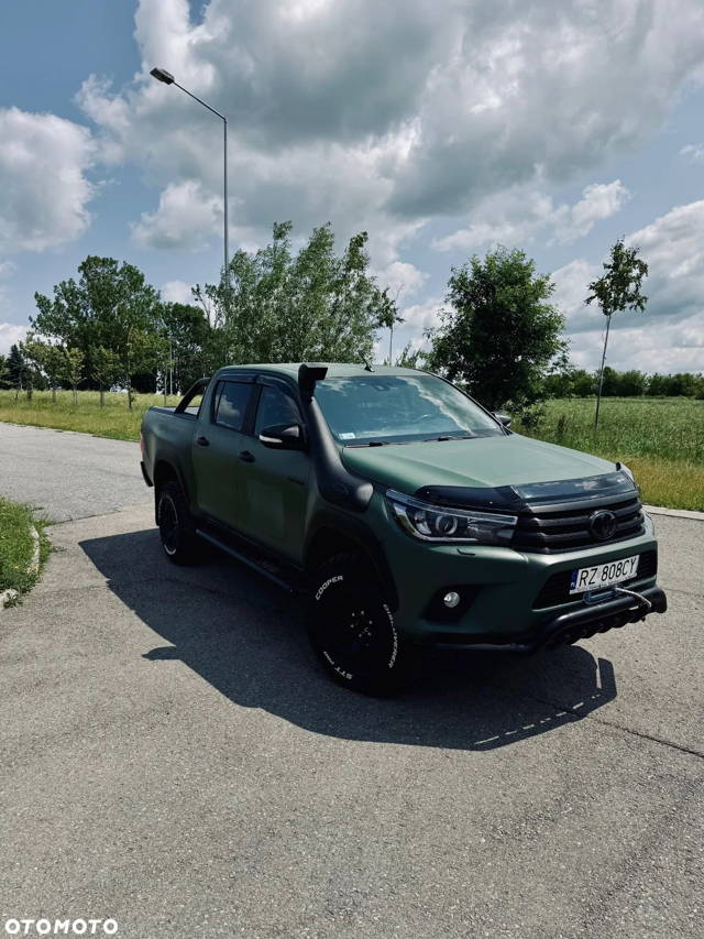 Toyota Hilux 2.4 D-4D Double Cab SR5 4x4