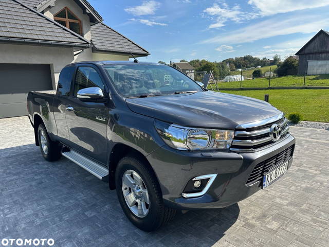 Toyota Hilux 2.4 D-4D Double Cab SR 4x4