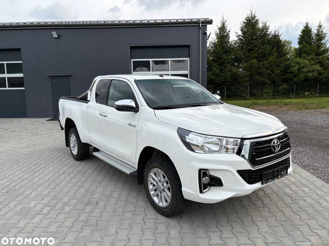 Toyota Hilux 2.4 D-4D Extra Cab SR 4x4