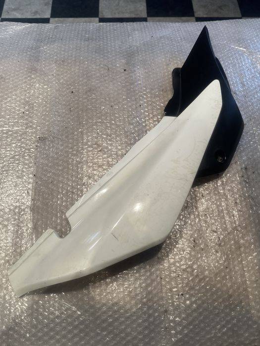 Honda XR 125 Bok Boczek Prawy Wypełnienie V339