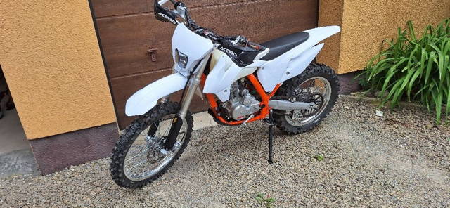 Kayo K2 Enduro 250 cm³ 2024, 45 mth, jak nowy + ProTaper, Mitas