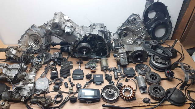 suzuki kingquad 700 750  silnik rama dyfer wariator magneto wal modul