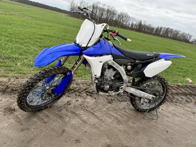 Yamaha yzf 450 na wtrysku  Suzuki rmz 450