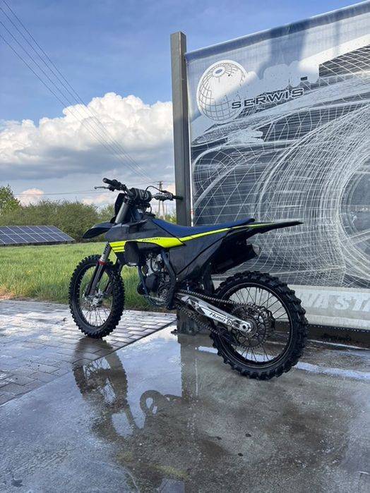 Husqvarna tc125  od nowosci 150mth zamienie na crossa 250 4 t  pisać