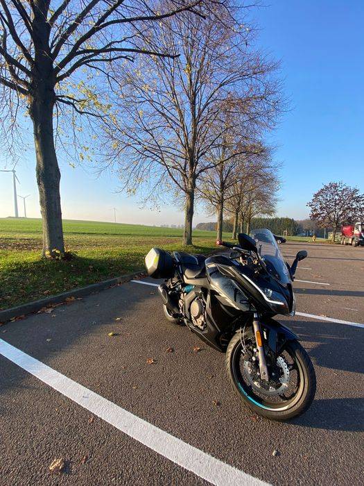 CfMoto 650 GT    ( Kawasaki ER6)