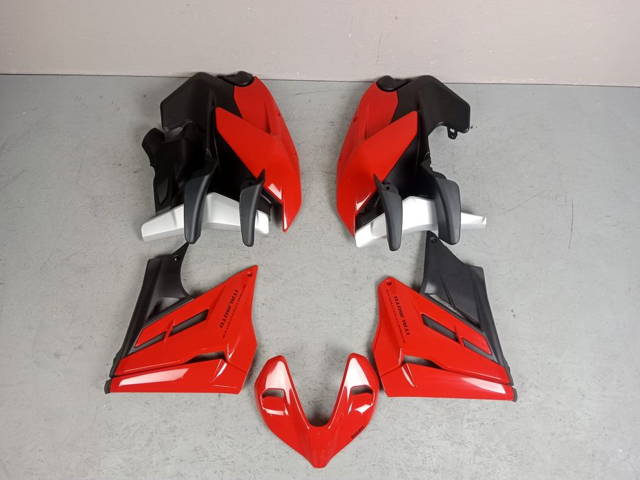 Ducati Streetfighter V2 2023 Owiewki Czerwone Komplet Bok Lewy Prawy