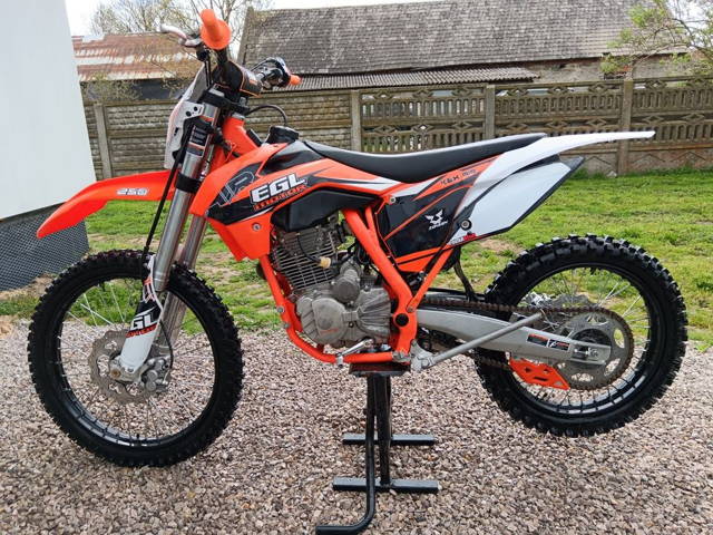 Cross EGL 250, 18 mth, 172fmm, 2025r.