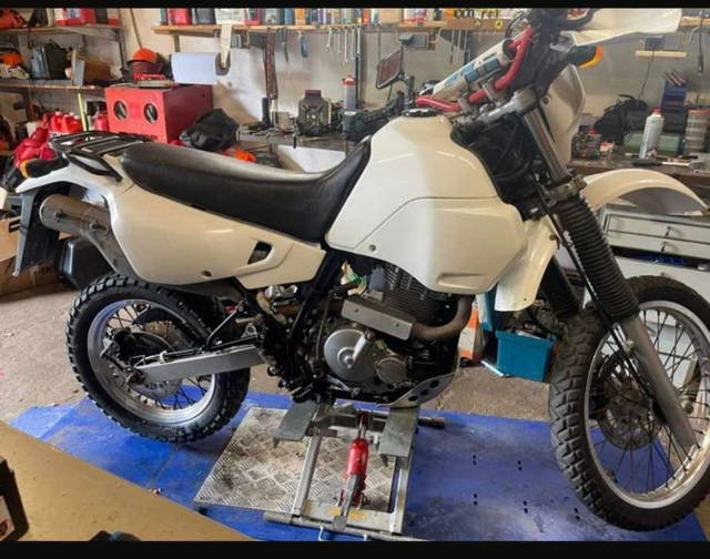 Suzuki DR 650 Enduro z Niemiec super stan mały przebieg