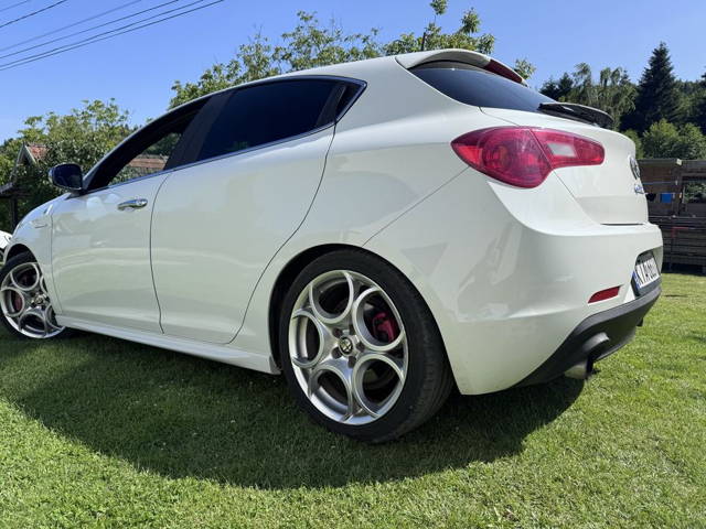 Alfa romeo giulietta quadrifoglio verde