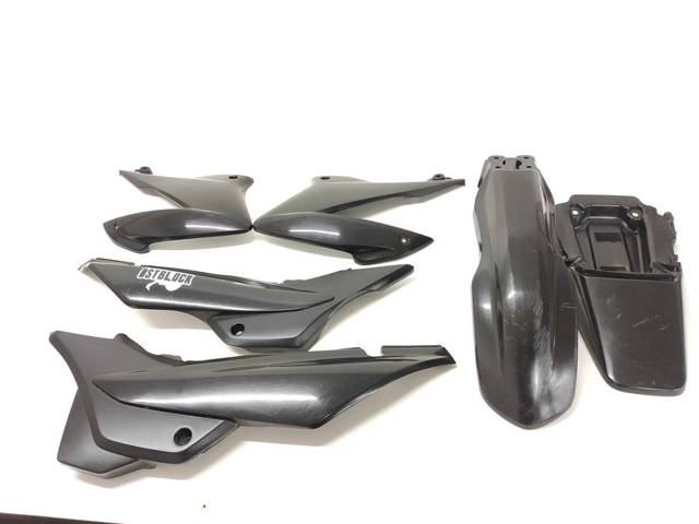 HONDA XR 125 Komplet Owiewek Bok Boczek Zadupek Ogon Błotnik